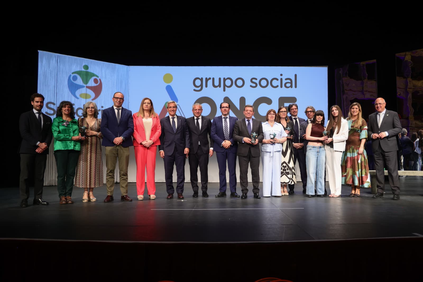 Foto de familia de la entrega de los Premios Soliarios Grupo Social ONCE CyL 2026