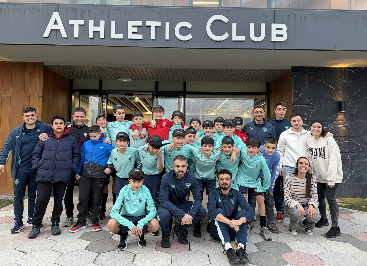Foto de familia de los participantes en la actividad