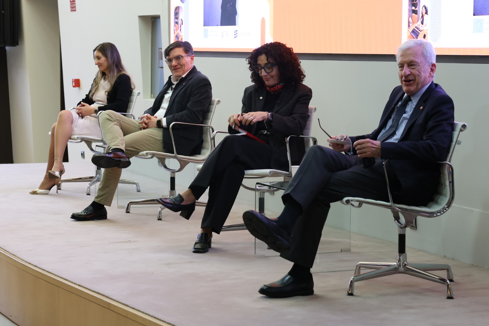 Mesa de los responsables de las cuatro entidades que presentaron el informe