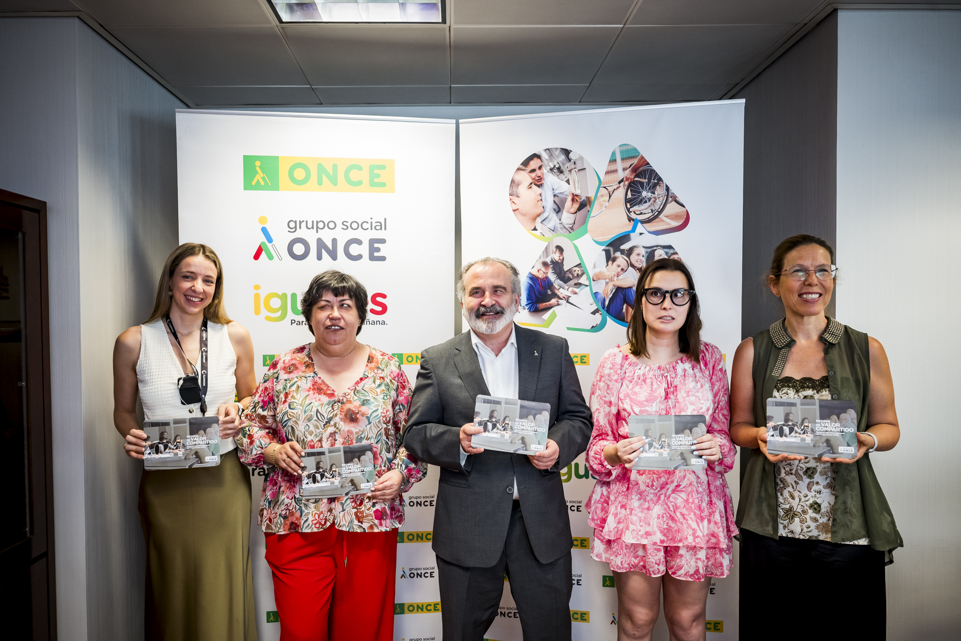 Foto de familia de la presentación del IVC en Madrid