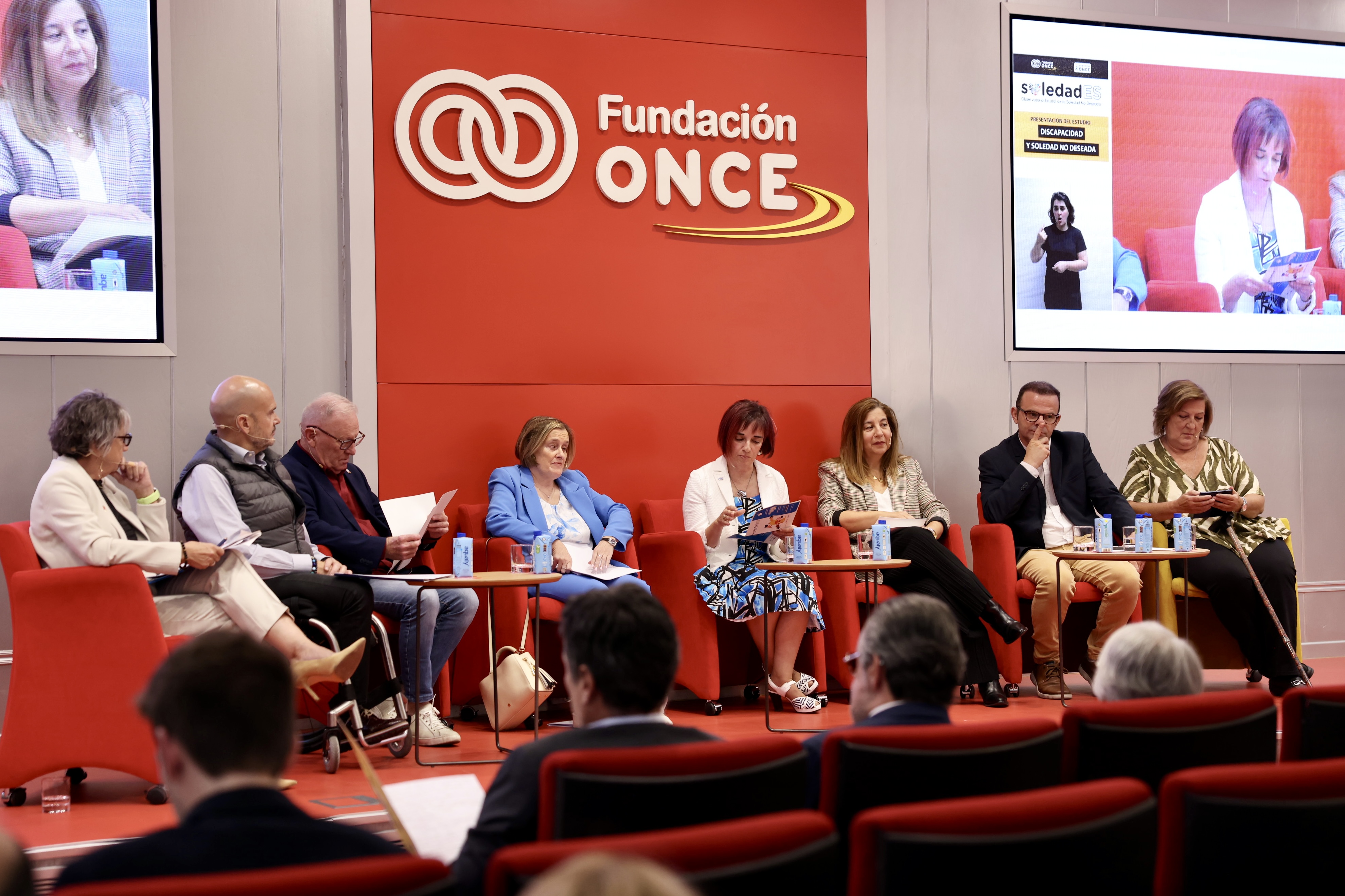 De izda. a dcha. Rafaela Chounavelle, Anxo Queiruga, Nel Anxelu, Imelda Fernández, Pilar Villarino, Carmen Sacacia, Roberto Suárez y Carmen Laucirica