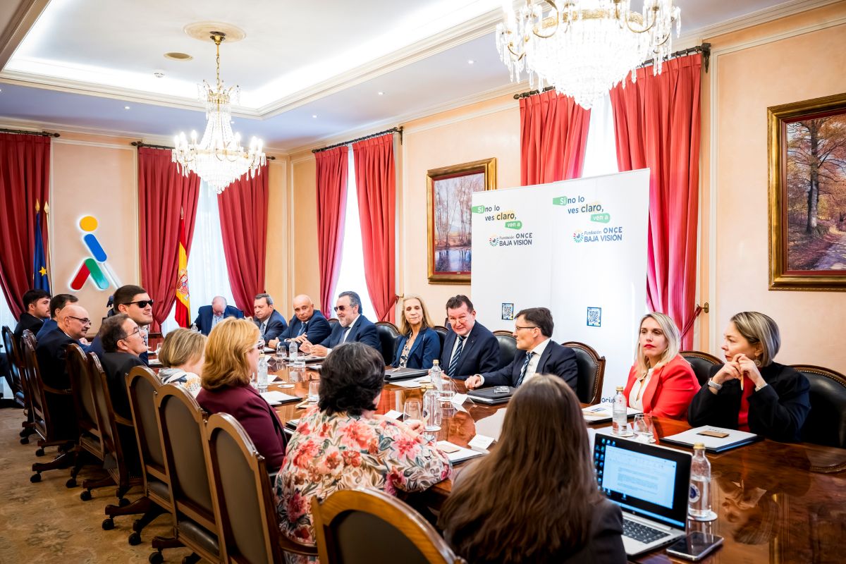 El Patronato de la FOBV reunido en la sede del Consejo General de la ONCE, presidido por la infanta Elena