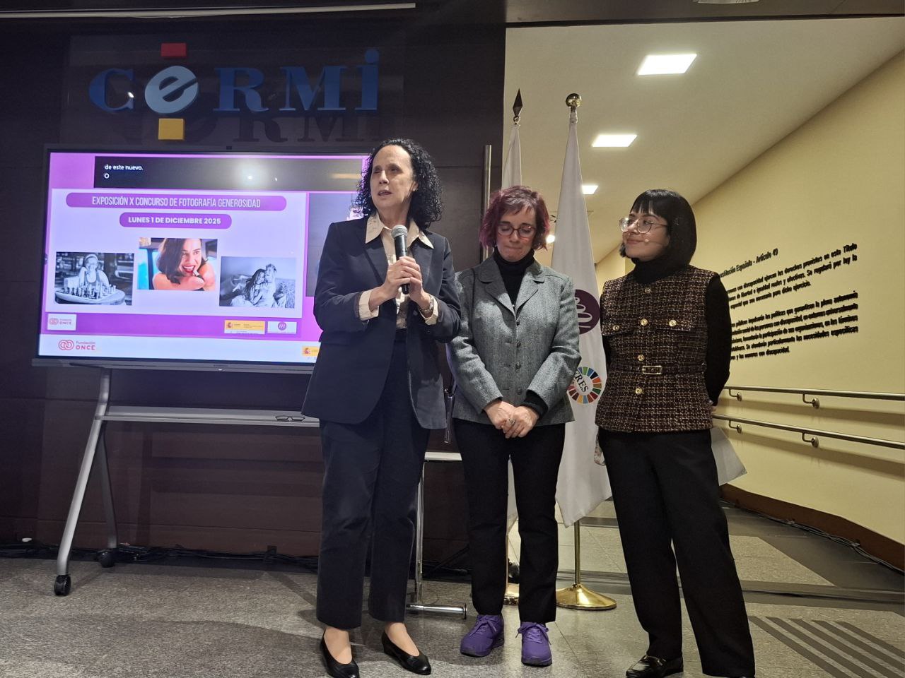 Ana Peláez, Pilar Villarino y Sara de Torres, a la izda.