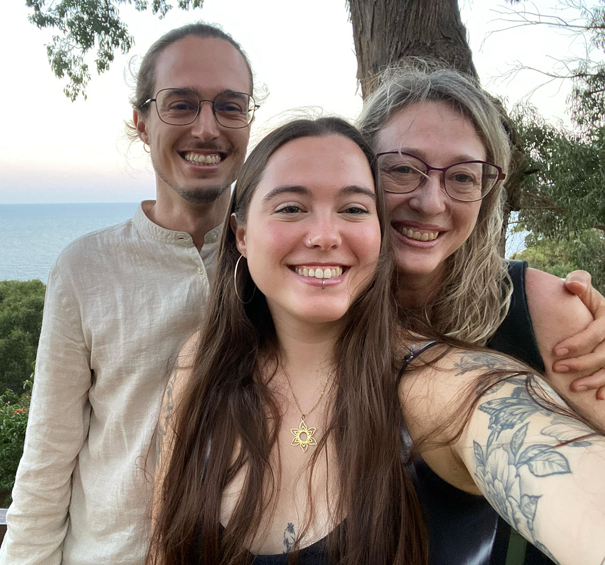 Dolors Guiu con sus hijo y su hija