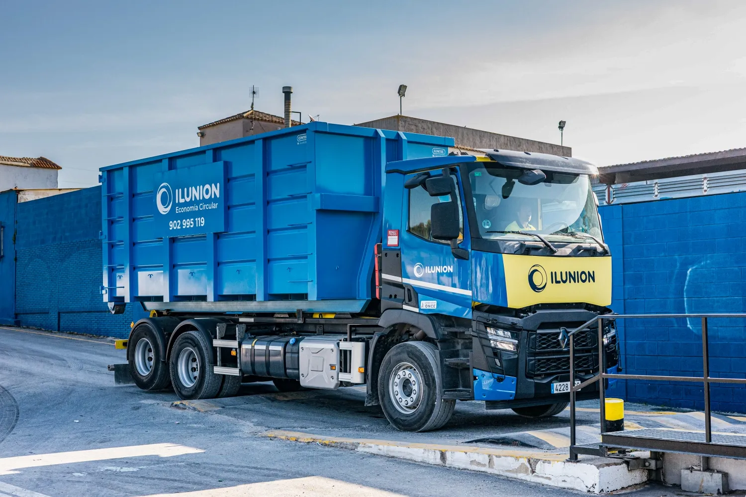 Camión de Ilunion de economía circular