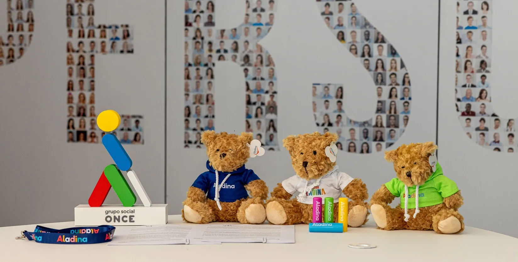 Ositos de peluche y otros productos solidarios con la Fundación Aladina comercializados por Ilunion Retail en sus tiendas