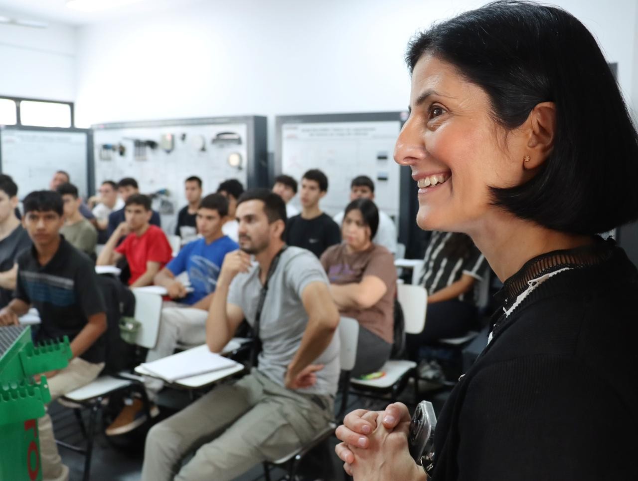 Primer plano de Mirpuri en un aula de de los centros tecnológicos de formación profesional