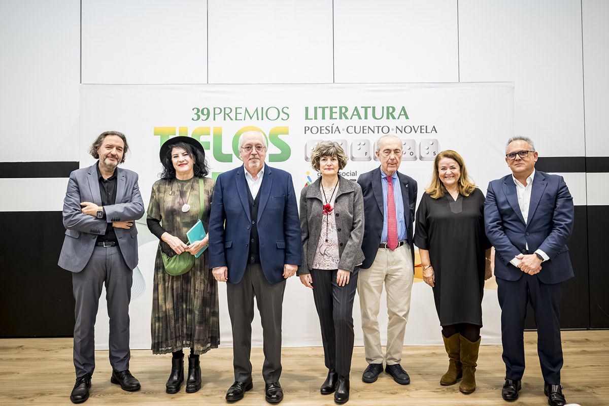 Miembros del jurado de poesía