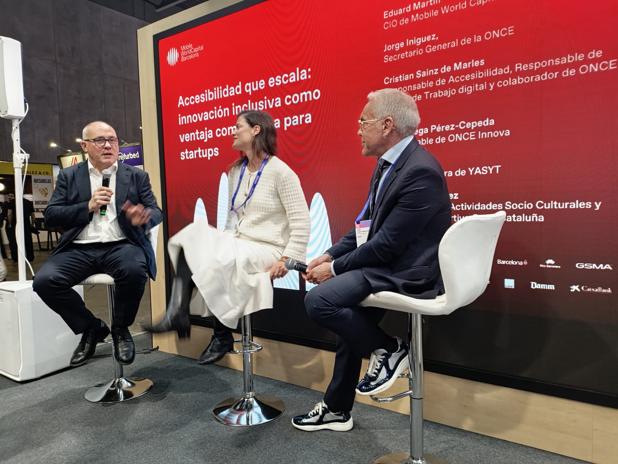 Momento de la intervención de Eduard Martín y Ana Ortega