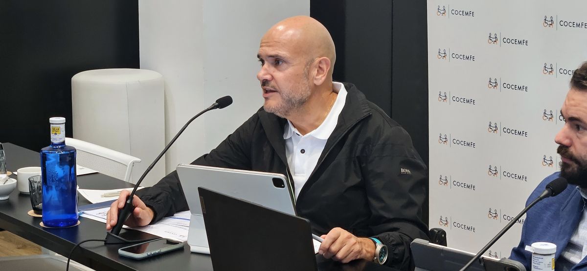 Momento de la intervención de Queiruga durante su intervención en el OREE de Cocemfe