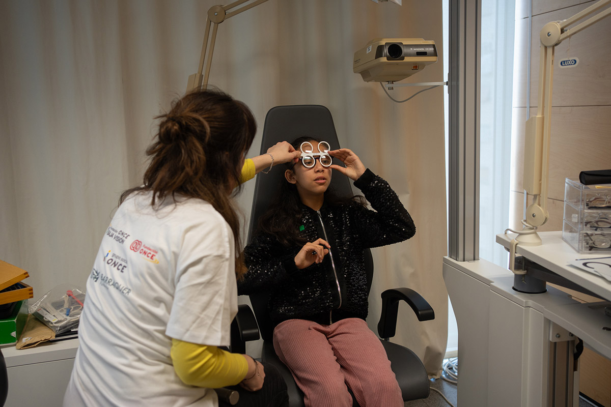 Revisión a una niña