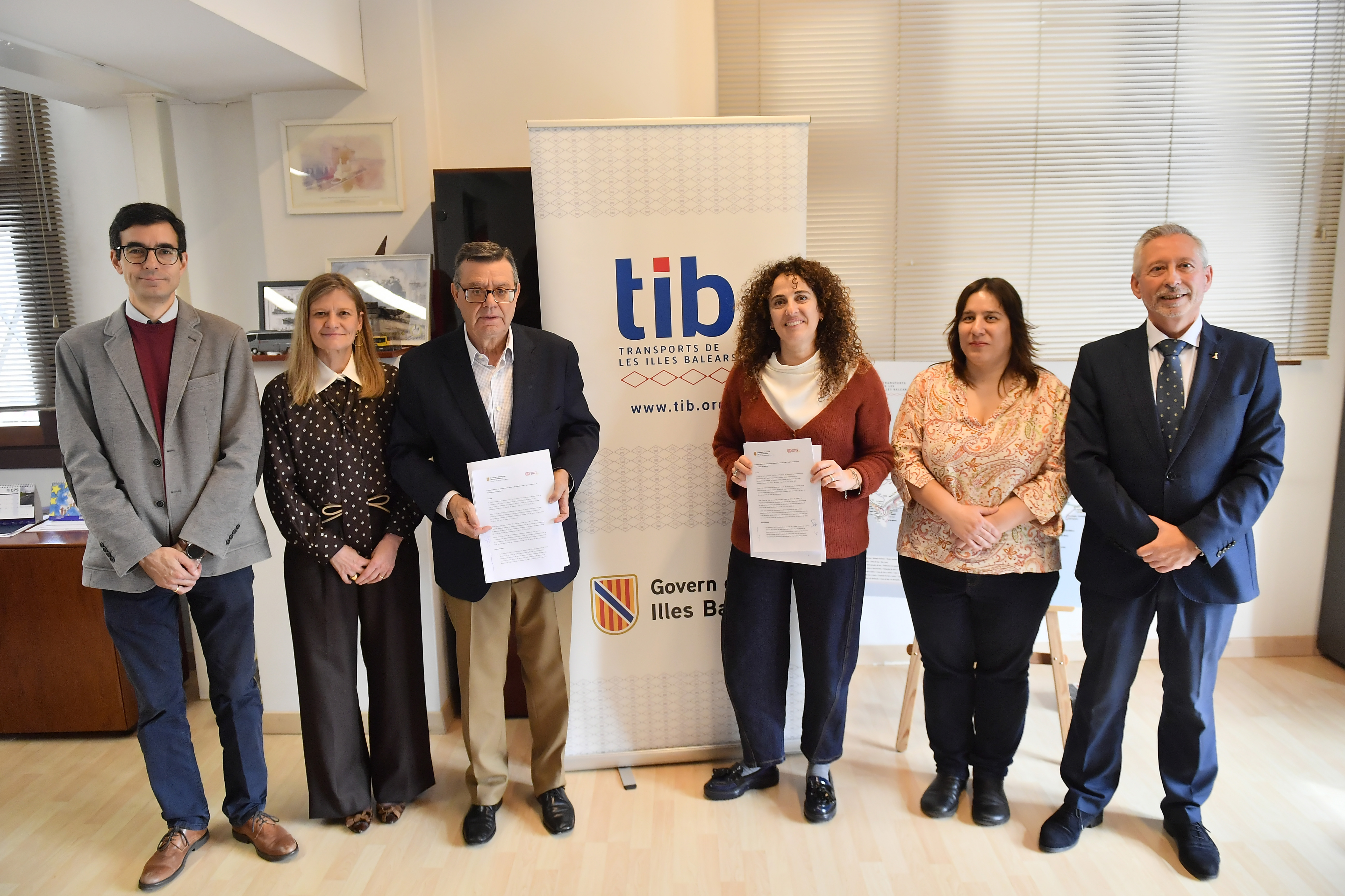 Foto de familia de las tres entidades en la firma del acuerdo