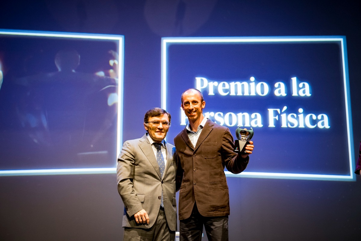 Solidarios Grupo Social ONCE Madrid 2025 para Sergio Tubío, lo recoge en su nombre Roberto González Rodríguez